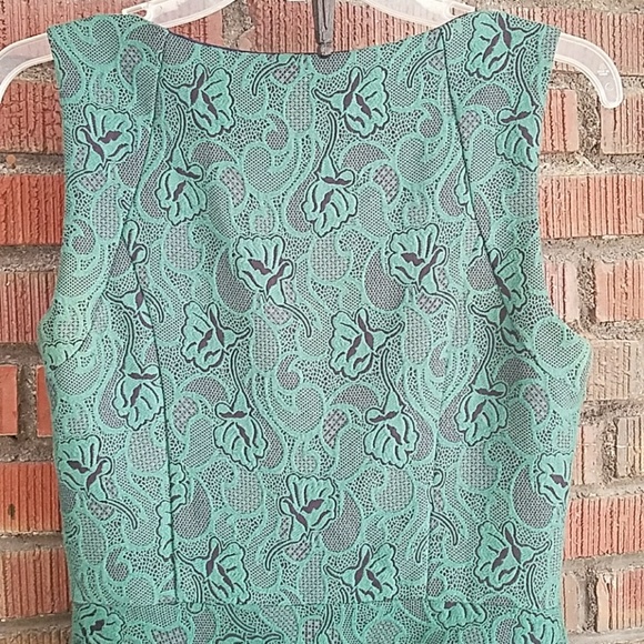 Green And Black Fabric Flower Pattern - Picture 3 of 8